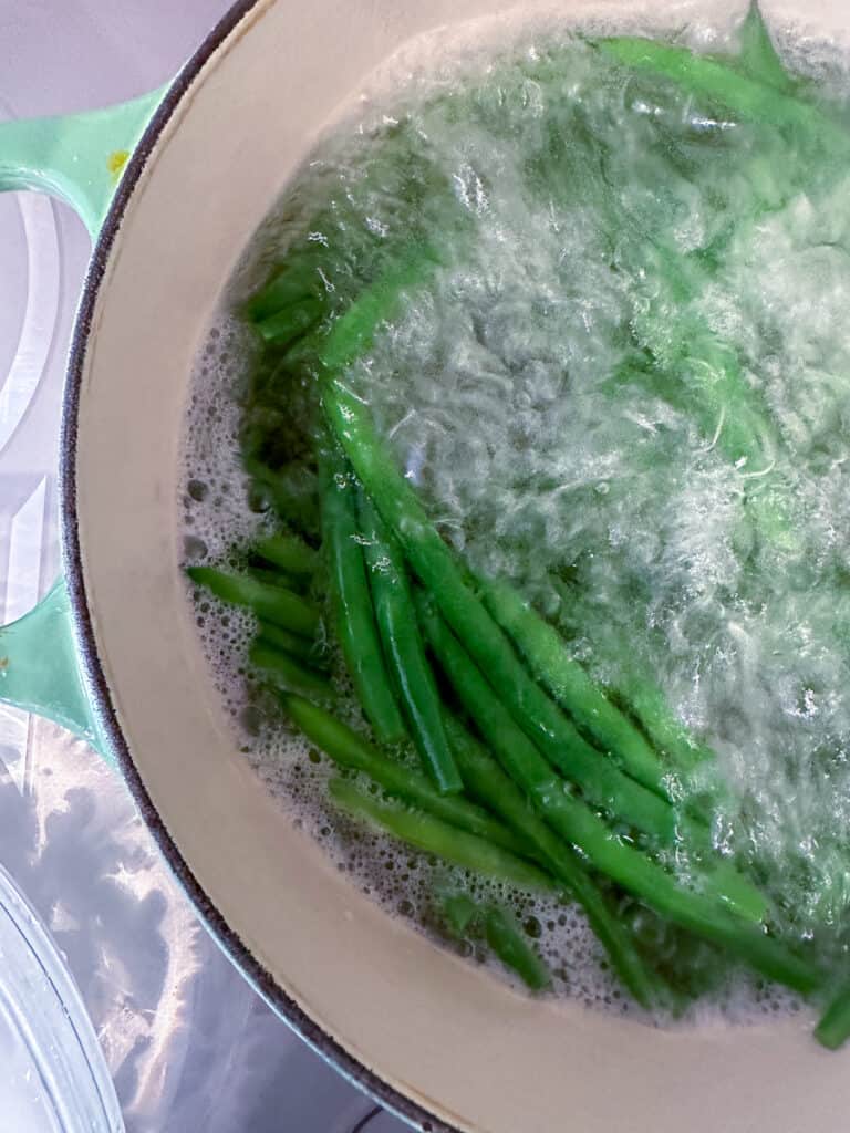 Green beans balancing in boiling water.