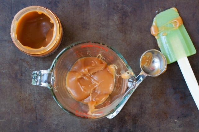 caramel in mixing cup