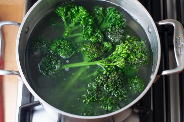 Cooking broccoli rabe