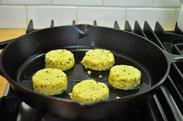Cooking couscous cakes