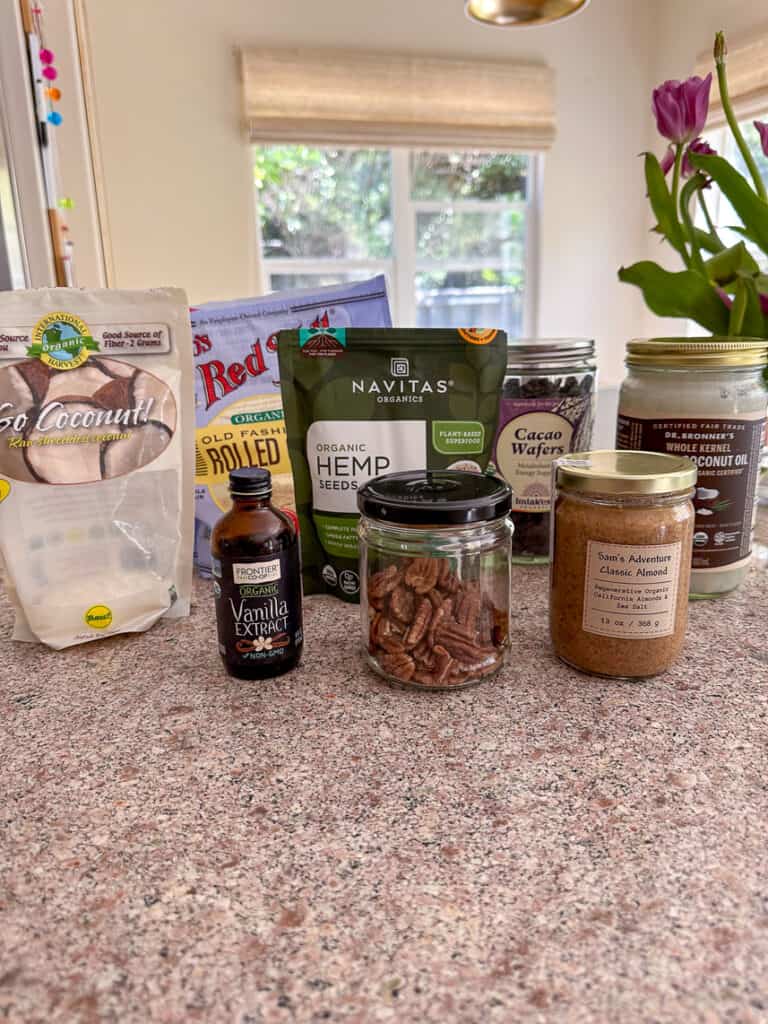 Ingredients no bake cacao oat bars.