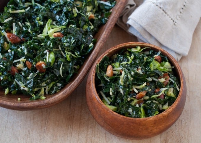Kale salad with toasted almonts