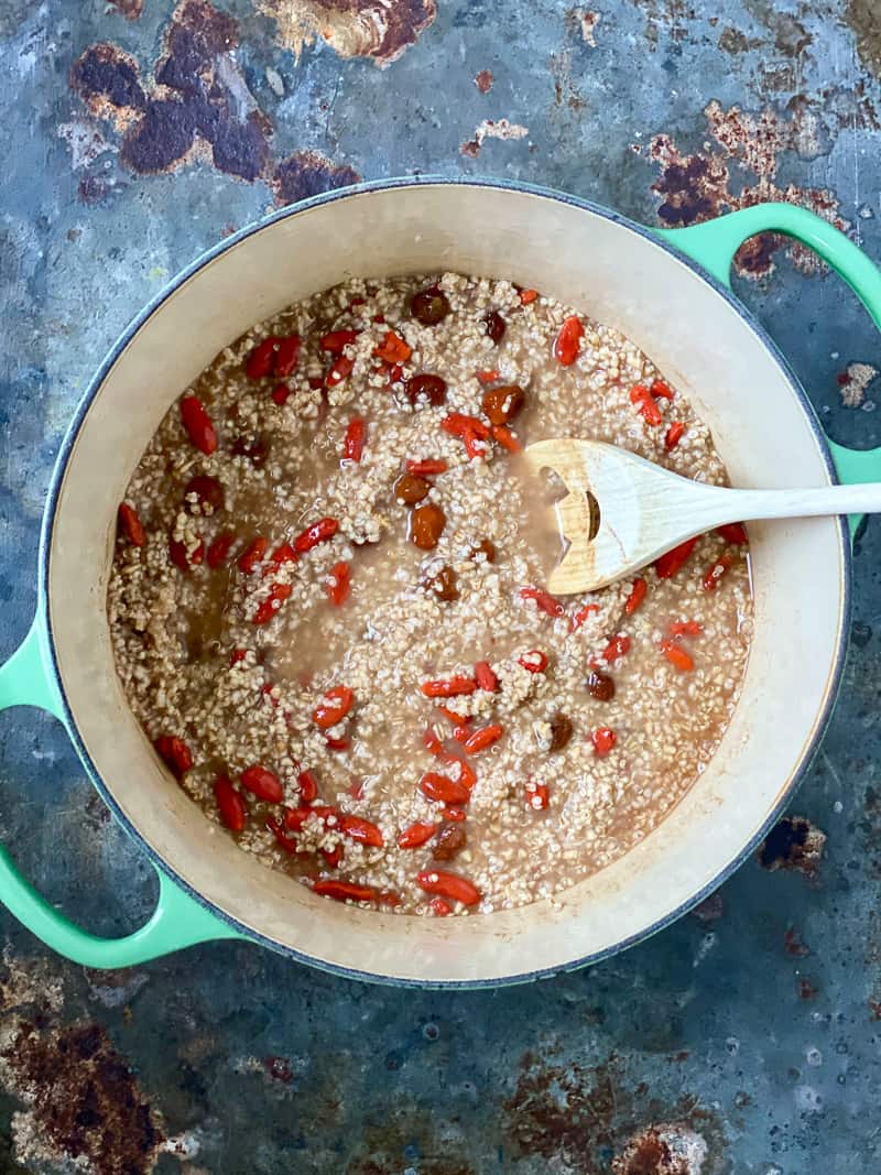overnight oats with goji berries 