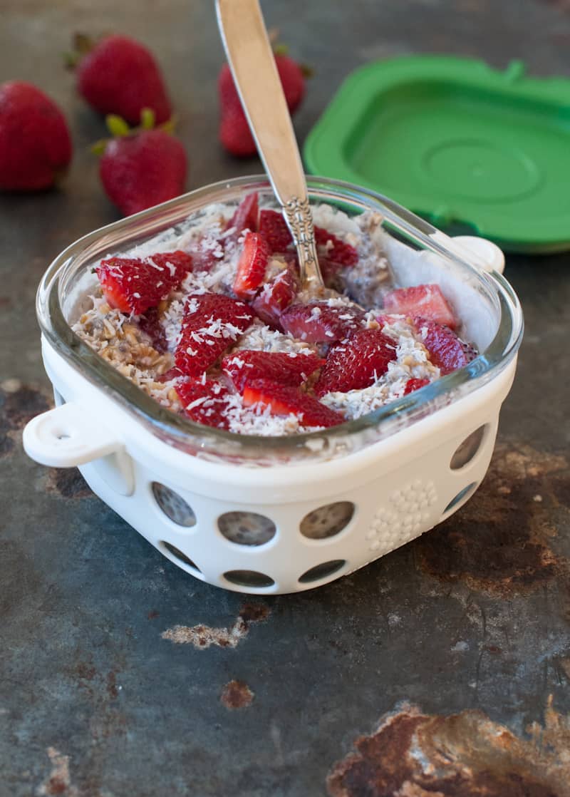 overnight refrigerator steel cut oats with chia and strawberries Lifefactory storage container 1