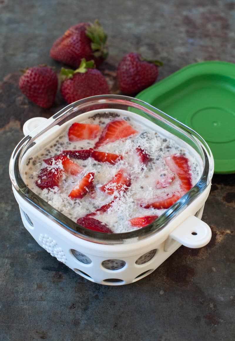 overnight refrigerator steel cut oats with chia and strawberries Lifefactory storage container 2