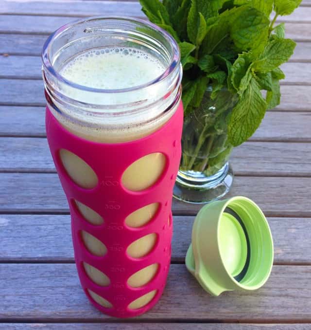 Pineapple, mint and banana smoothie