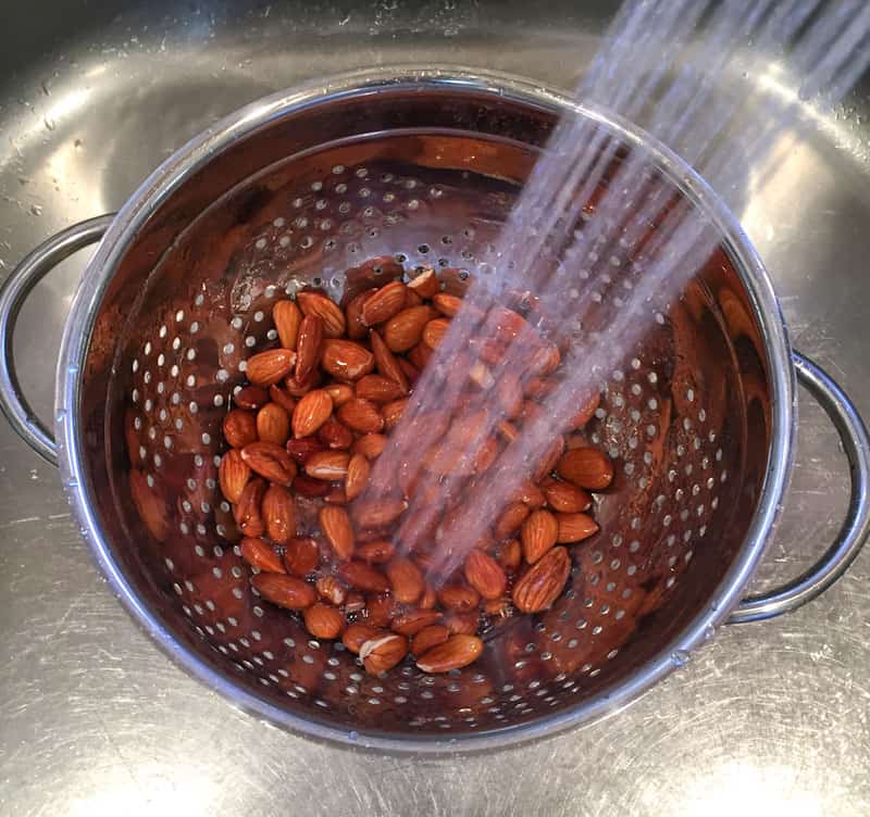 Rinsing almonds after soaking them