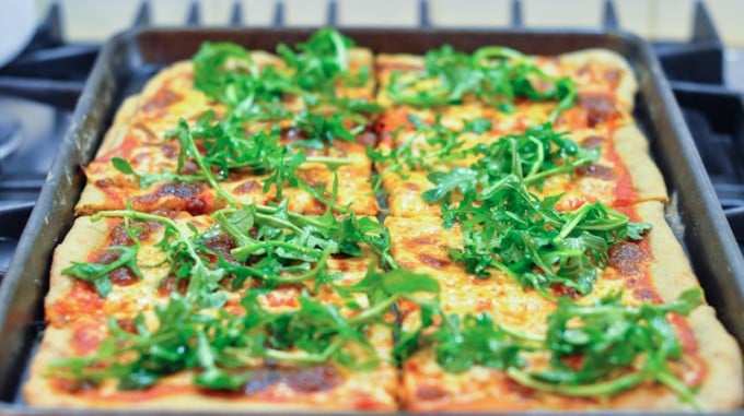 Roasted red pepper and arugula whole wheat pizza