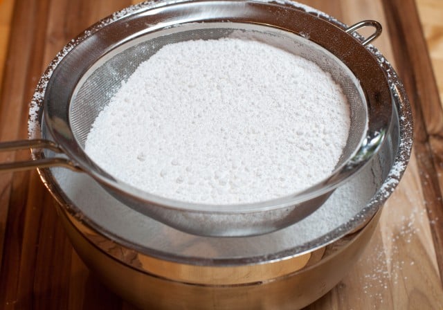 Sifting powder sugar