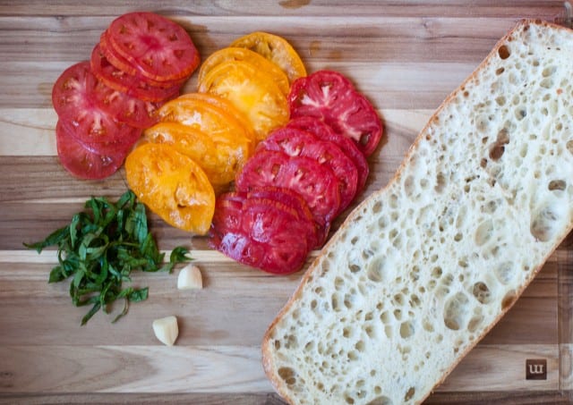 sliced tomatoes with bread