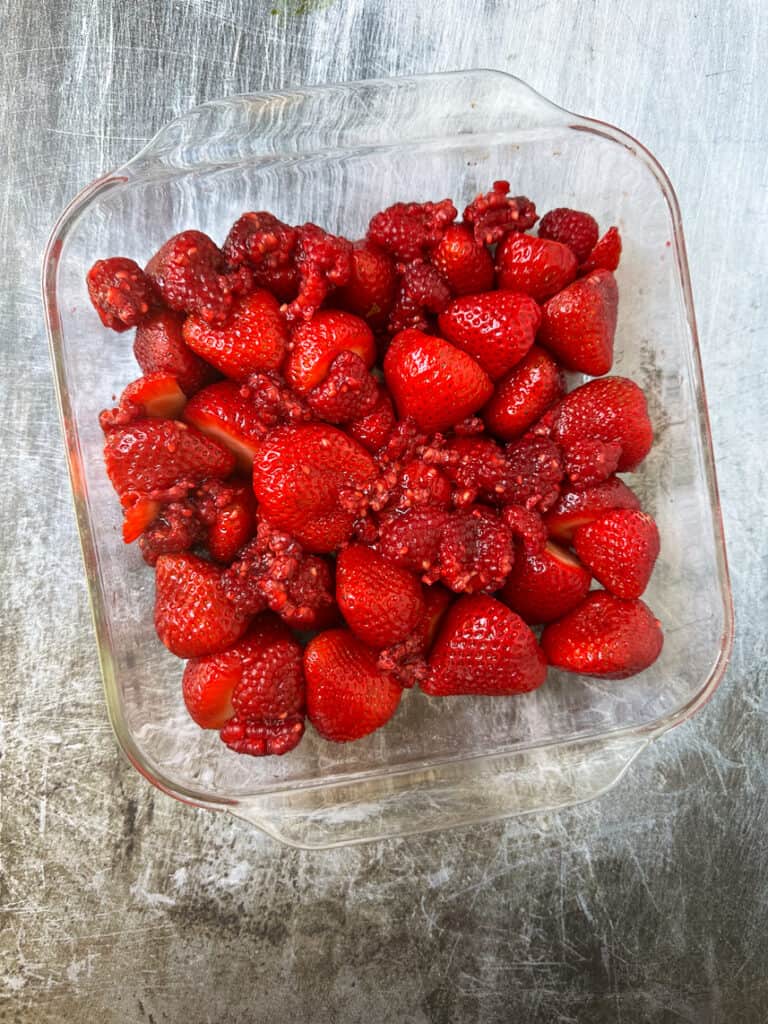Strawberries and raspberries in the baking dish.
